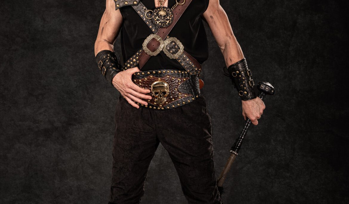 edgar | traje de pirata hombre en alquiler para fiestas de moros y cristianos | trajes jolly roger | petrer