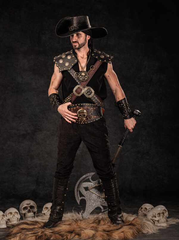 edgar | traje de pirata hombre en alquiler para fiestas de moros y cristianos | trajes jolly roger | petrer