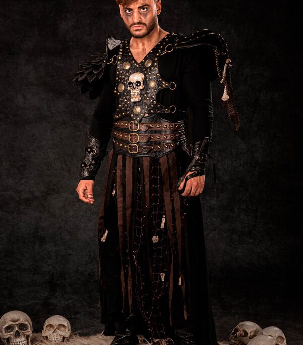 kuma | traje de pirata hombre en alquiler para fiestas de moros y cristianos | trajes jolly roger | petrer