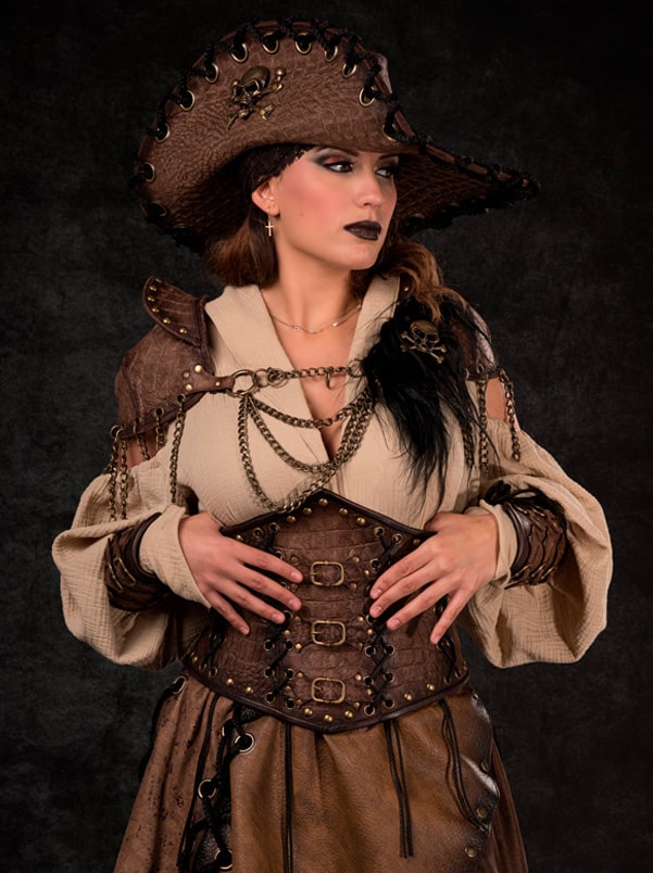 ula | traje de pirata mujer en alquiler para fiestas de moros y cristianos | trajes jolly roger | petrer
