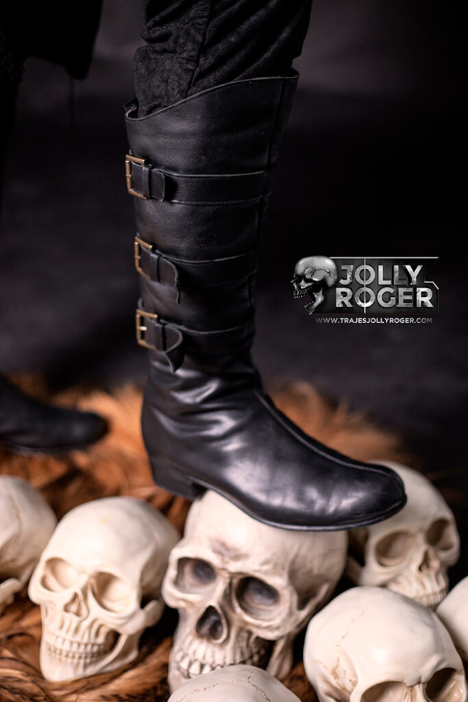 bucanero | traje de pirata para hombre en alquiler para fiestas de moros y cristianos | trajes jolly roger | petrer