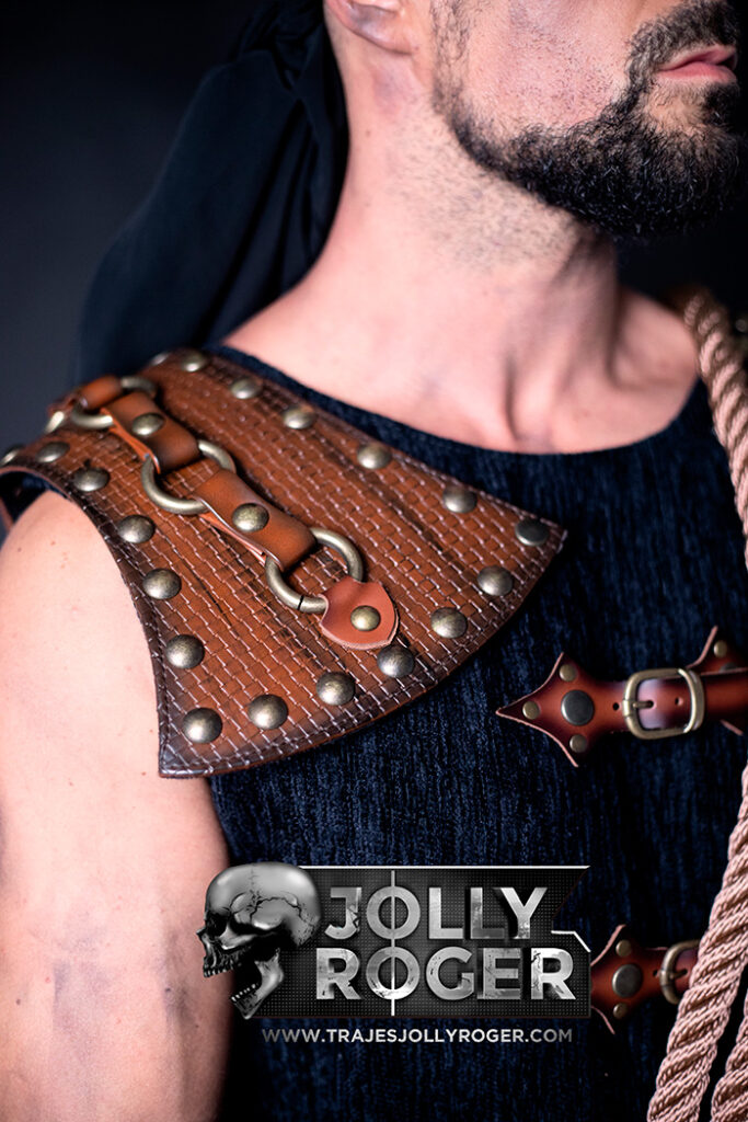 bucanero | traje de pirata para hombre en alquiler para fiestas de moros y cristianos | trajes jolly roger | petrer