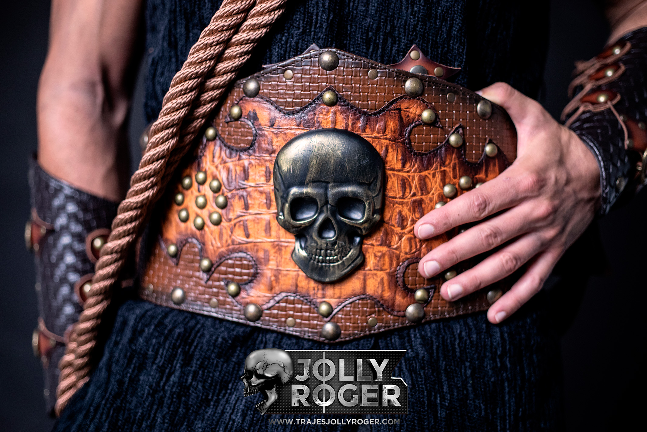 trajes de pirata para hombre y mujer en alquiler para fiestas de moros y cristianos | trajes jolly roger | petrer