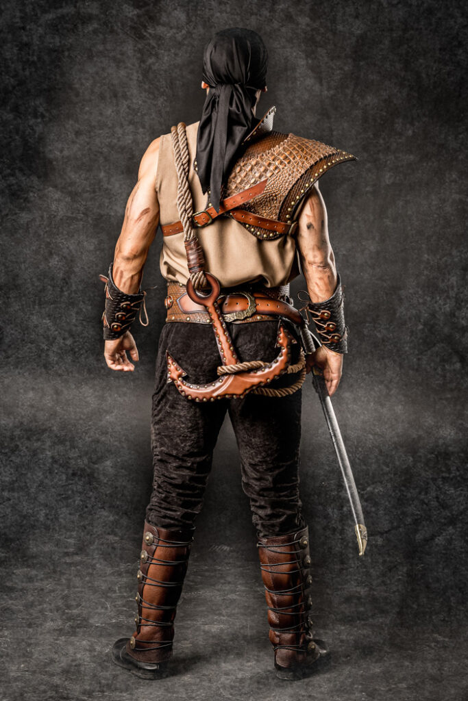 bucanero | traje de pirata para hombre en alquiler para fiestas de moros y cristianos | trajes jolly roger | petrer