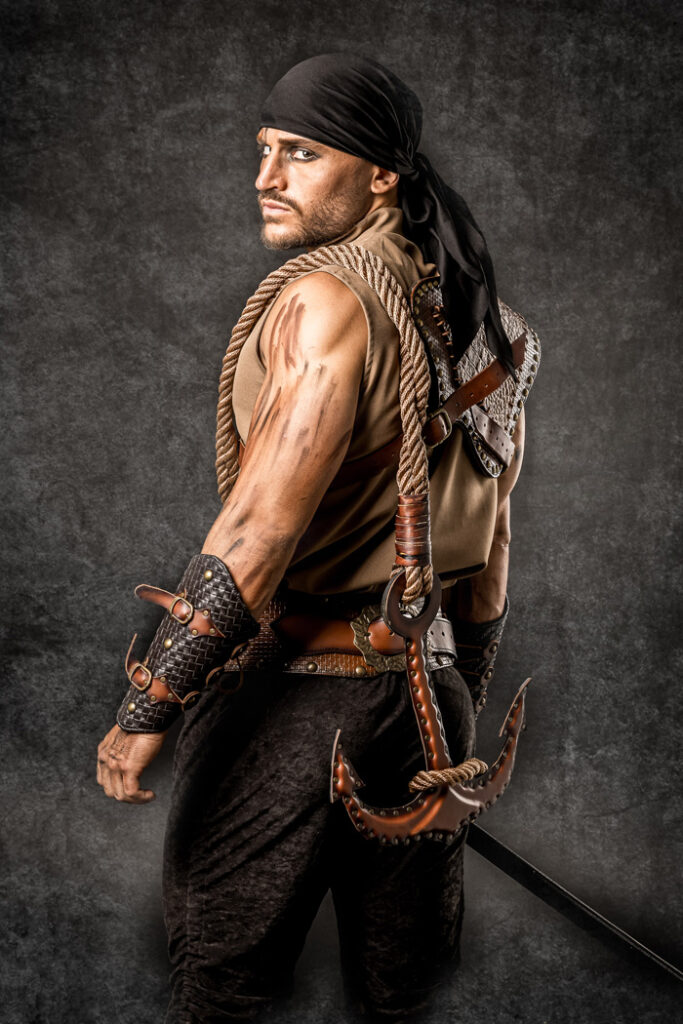 bucanero | traje de pirata para hombre en alquiler para fiestas de moros y cristianos | trajes jolly roger | petrer