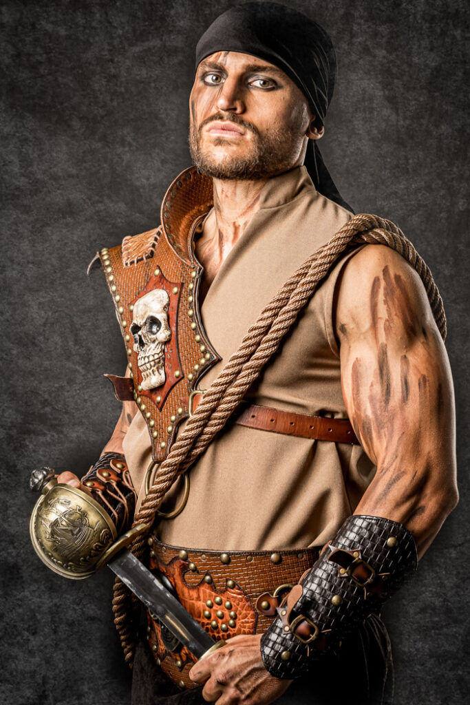 bucanero | traje de pirata para hombre en alquiler para fiestas de moros y cristianos | trajes jolly roger | petrer
