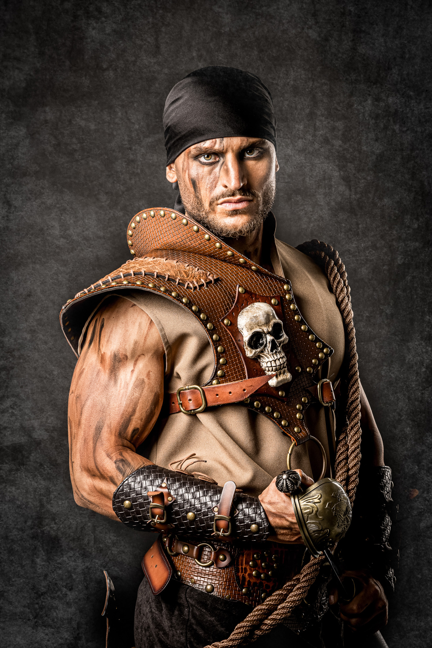 bucanero | traje de pirata para hombre en alquiler para fiestas de moros y cristianos | trajes jolly roger | petrer