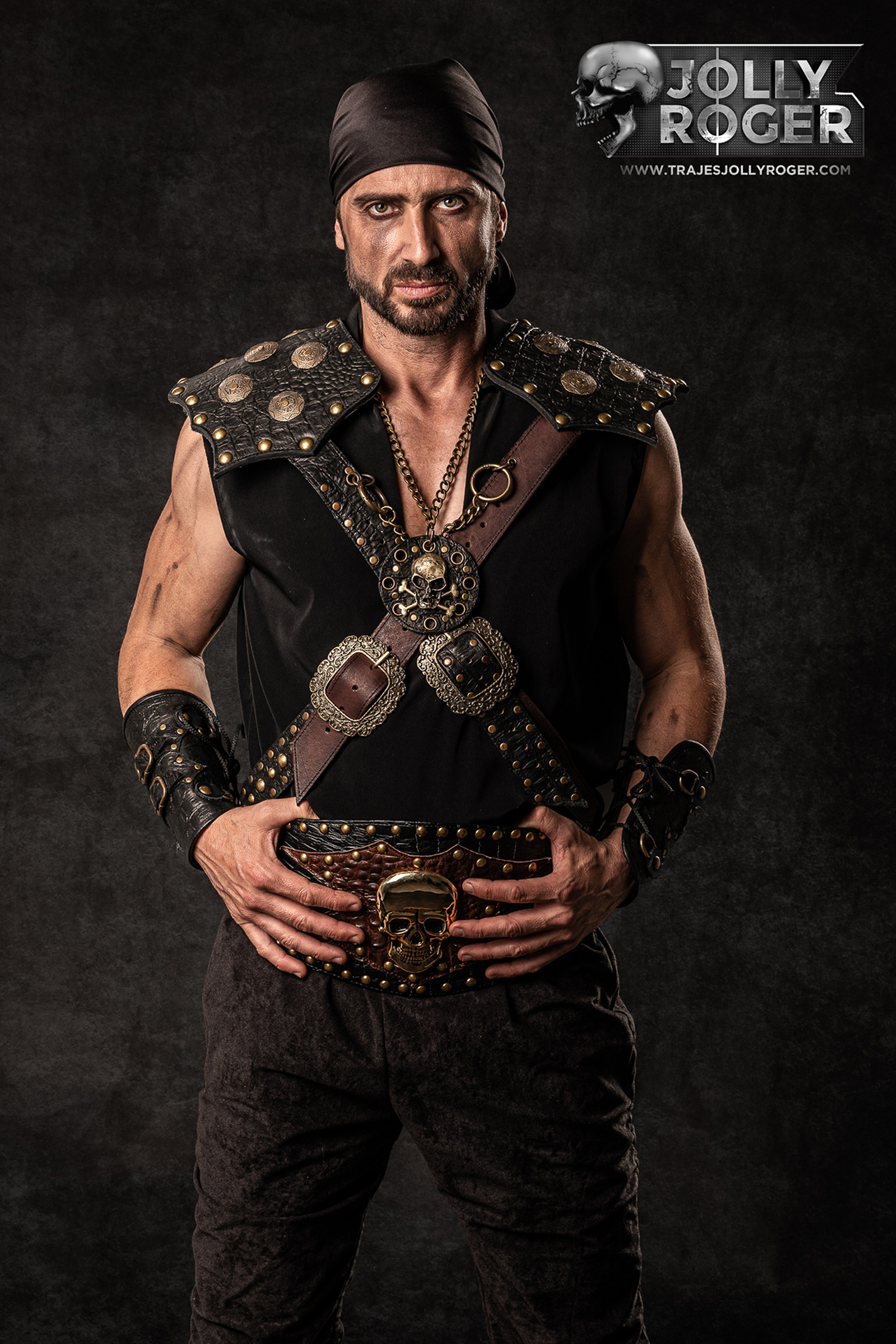 edgar | traje de pirata para hombre en alquiler para fiestas de moros y cristianos | trajes jolly roger | petrer