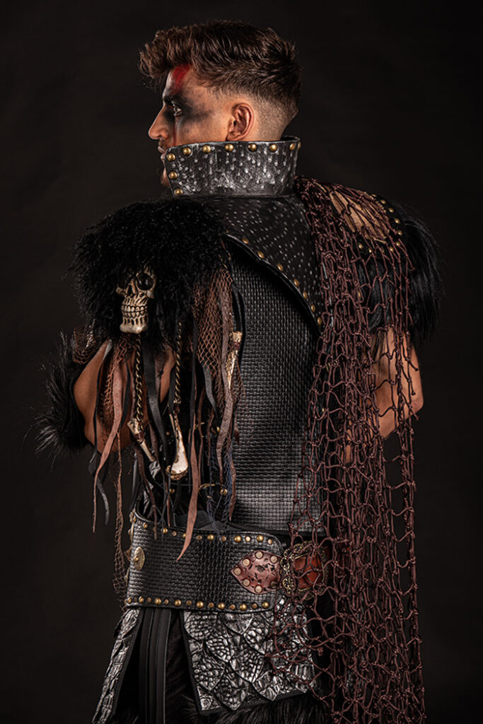 gantulga | traje de pirata para hombre en alquiler para fiestas de moros y cristianos | trajes jolly roger | petrer