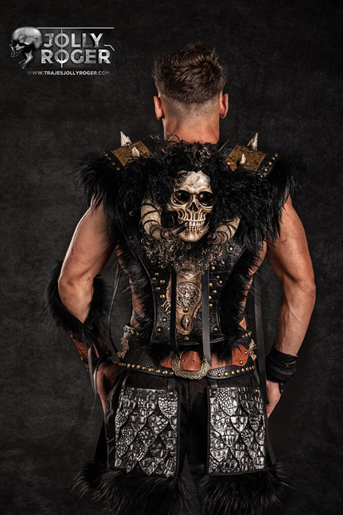 gantulga | traje de pirata para hombre en alquiler para fiestas de moros y cristianos | trajes jolly roger | petrer