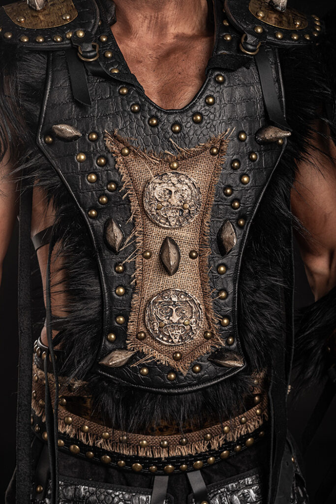 gantulga | traje de pirata para hombre en alquiler para fiestas de moros y cristianos | trajes jolly roger | petrer
