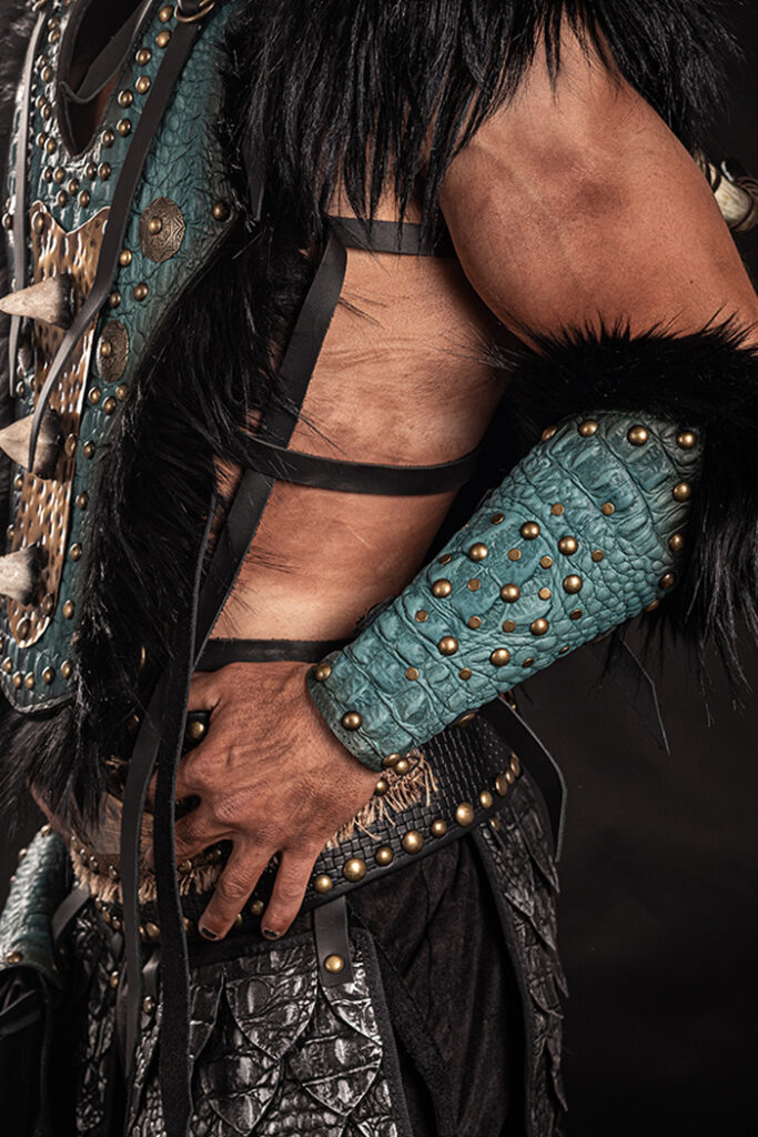 gantulga | traje de pirata para hombre en alquiler para fiestas de moros y cristianos | trajes jolly roger | petrer