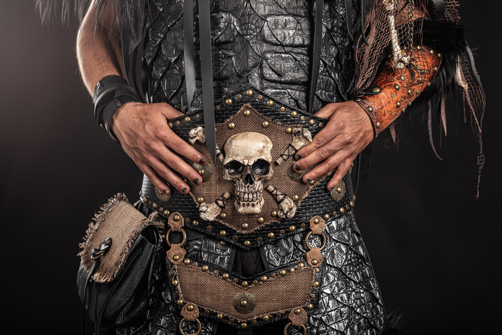 gantulga | traje de pirata para hombre en alquiler para fiestas de moros y cristianos | trajes jolly roger | petrer