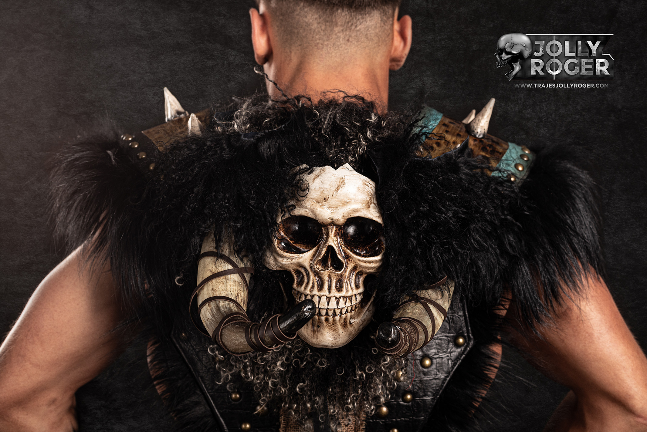 gantulga | traje de pirata para hombre en alquiler para fiestas de moros y cristianos | trajes jolly roger | petrer