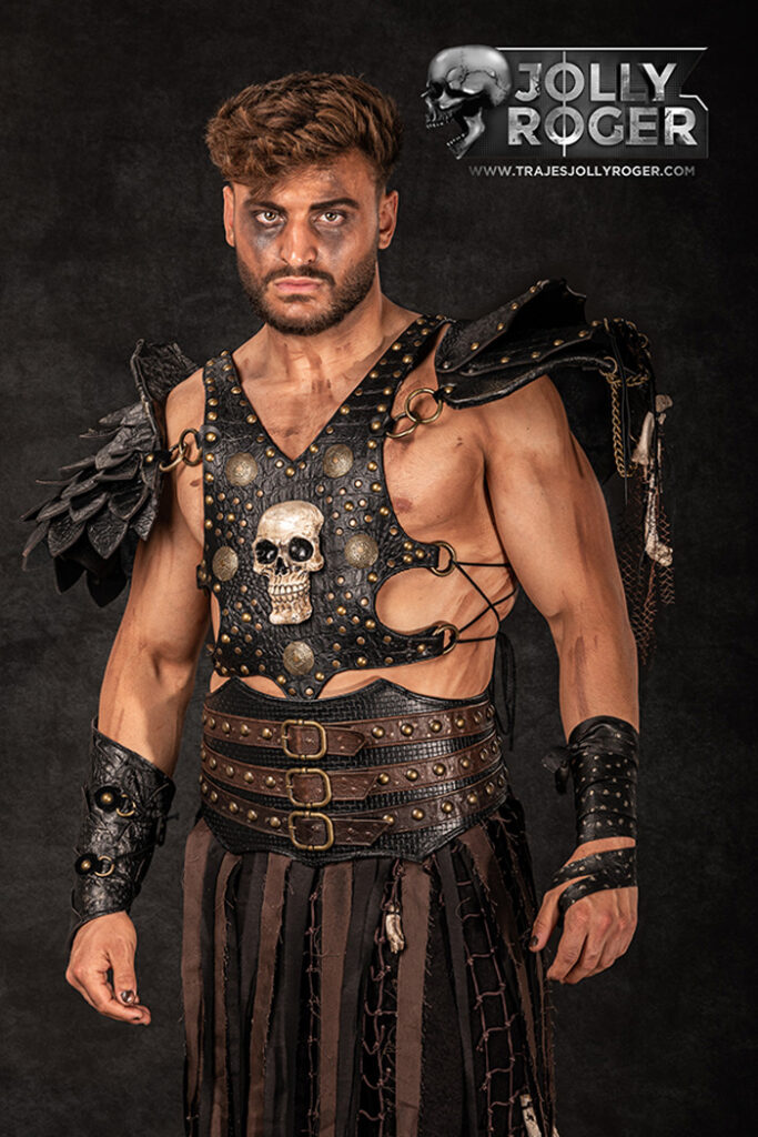 kuma | traje de pirata para hombre en alquiler para fiestas de moros y cristianos | trajes jolly roger | petrer