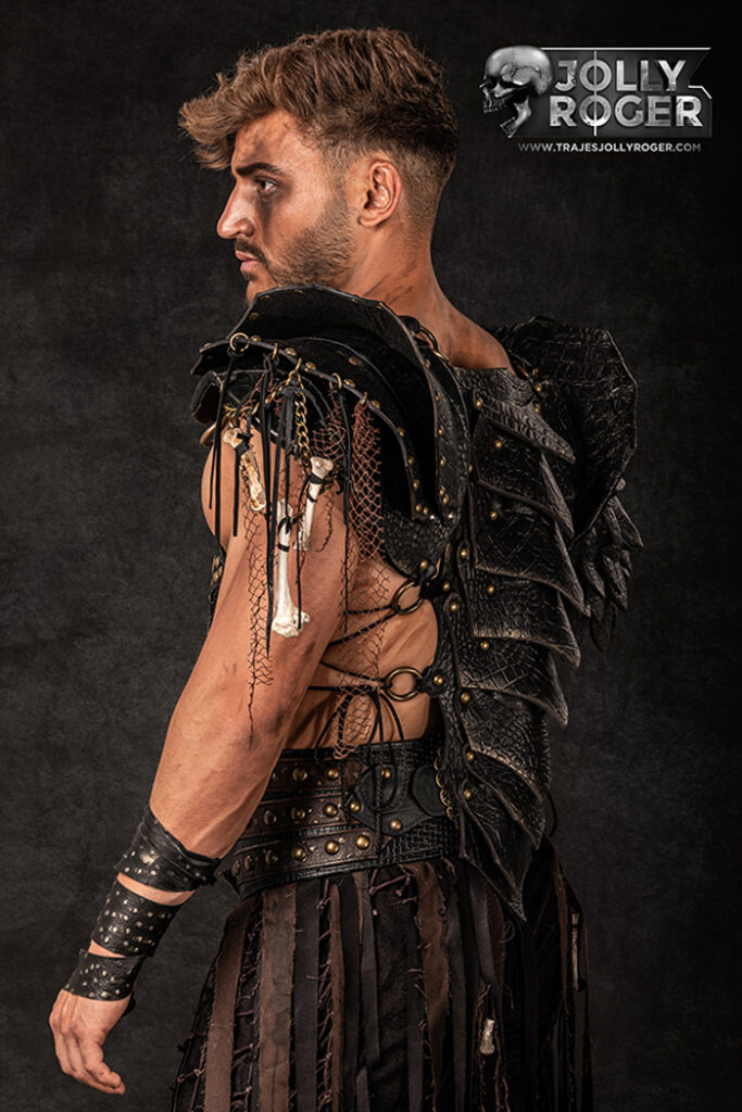 kuma | traje de pirata para hombre en alquiler para fiestas de moros y cristianos | trajes jolly roger | petrer