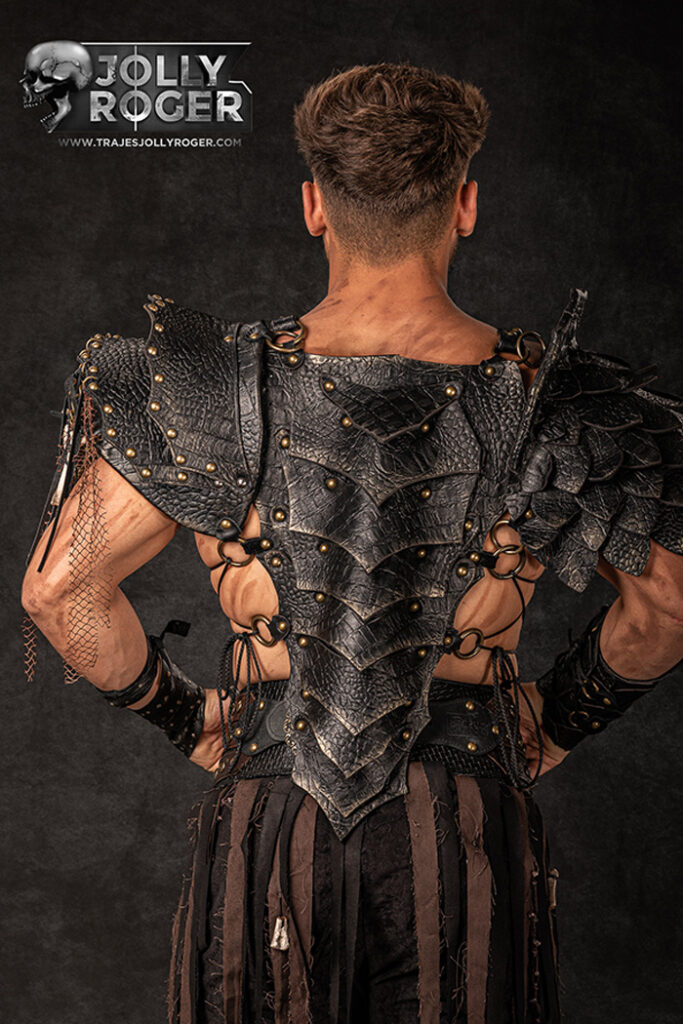 kuma | traje de pirata para hombre en alquiler para fiestas de moros y cristianos | trajes jolly roger | petrer