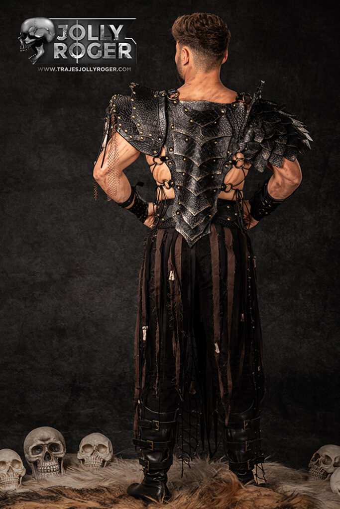 kuma | traje de pirata para hombre en alquiler para fiestas de moros y cristianos | trajes jolly roger | petrer