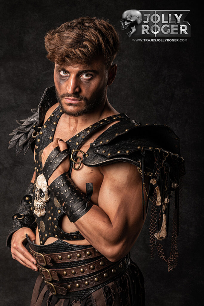kuma | traje de pirata para hombre en alquiler para fiestas de moros y cristianos | trajes jolly roger | petrer