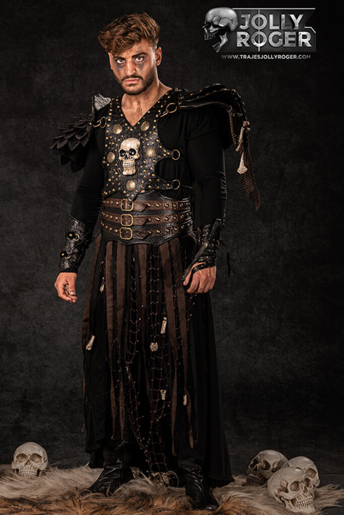 kuma | traje de pirata para hombre en alquiler para fiestas de moros y cristianos | trajes jolly roger | petrer