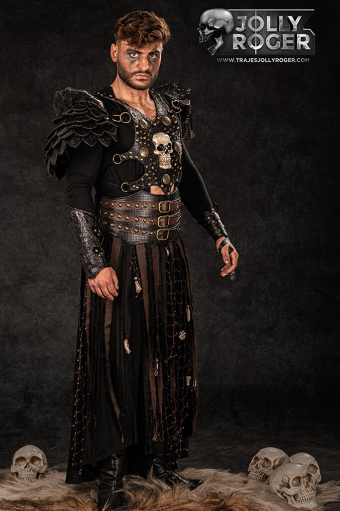 kuma | traje de pirata para hombre en alquiler para fiestas de moros y cristianos | trajes jolly roger | petrer