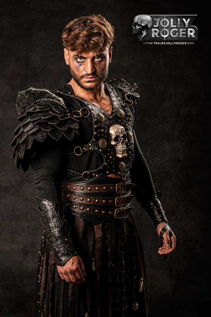 kuma | traje de pirata para hombre en alquiler para fiestas de moros y cristianos | trajes jolly roger | petrer