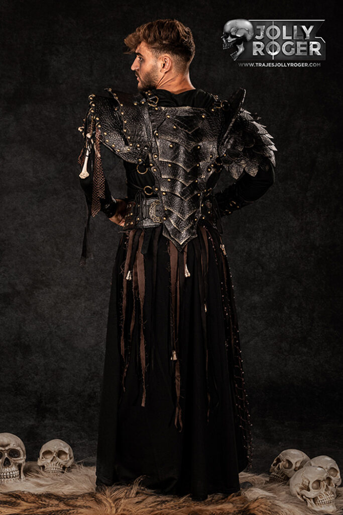 kuma | traje de pirata para hombre en alquiler para fiestas de moros y cristianos | trajes jolly roger | petrer