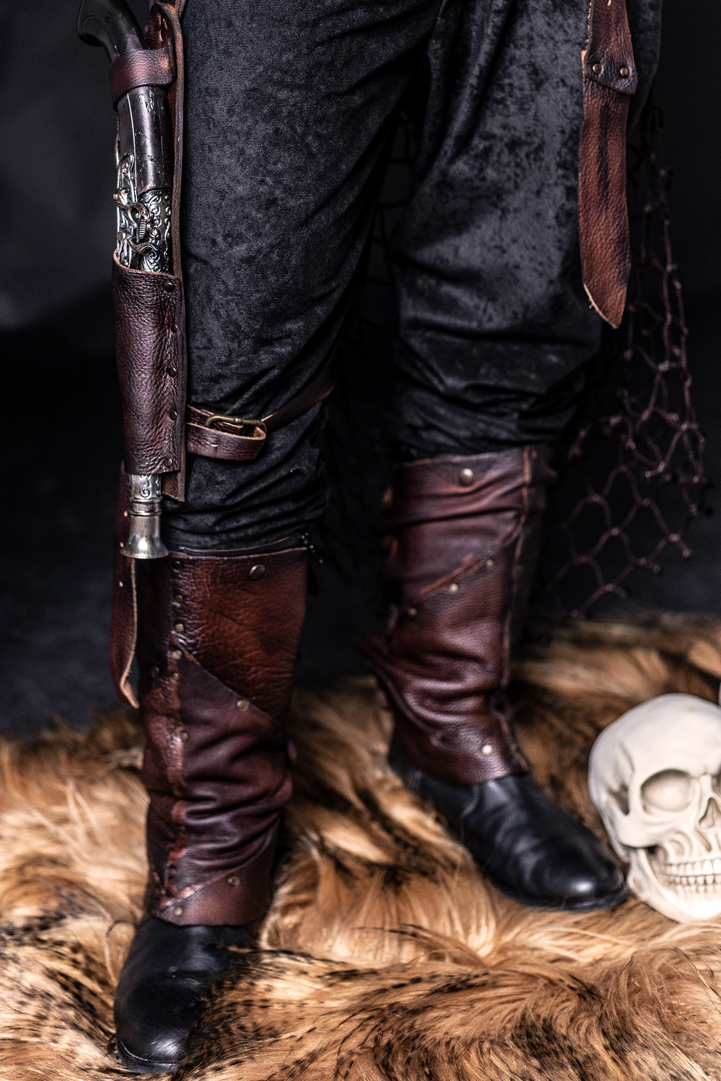 sangre y arena | traje de pirata para hombre en alquiler para fiestas de moros y cristianos | trajes jolly roger | petrer