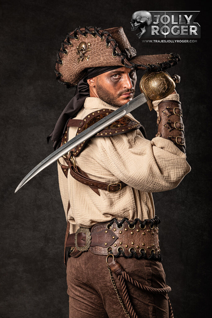 ula | traje de pirata para hombre en alquiler para fiestas de moros y cristianos | trajes jolly roger | petrer