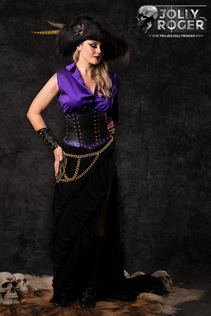 berry | traje de pirata mujer en alquiler para fiestas de moros y cristianos | trajes jolly roger | petrer