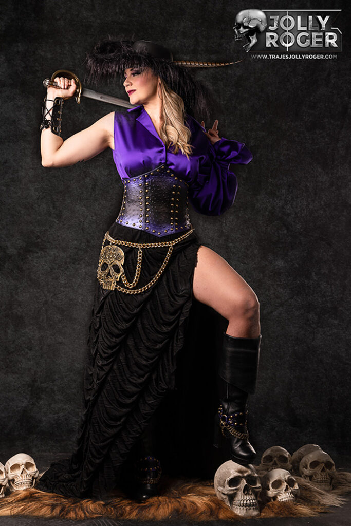 berry | traje de pirata mujer en alquiler para fiestas de moros y cristianos | trajes jolly roger | petrer