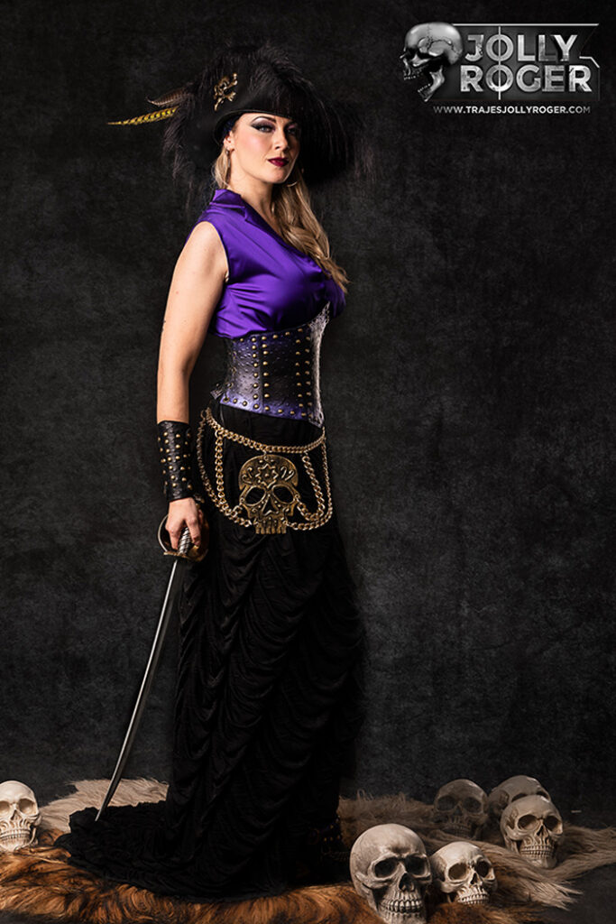 berry | traje de pirata mujer en alquiler para fiestas de moros y cristianos | trajes jolly roger | petrer