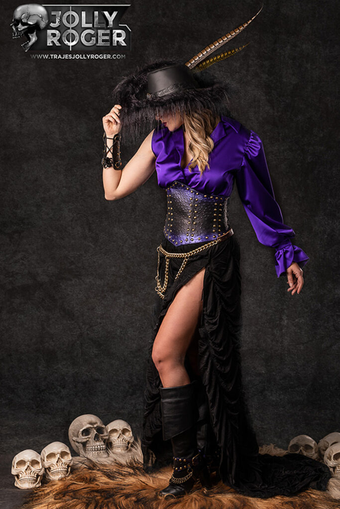 berry | traje de pirata mujer en alquiler para fiestas de moros y cristianos | trajes jolly roger | petrer