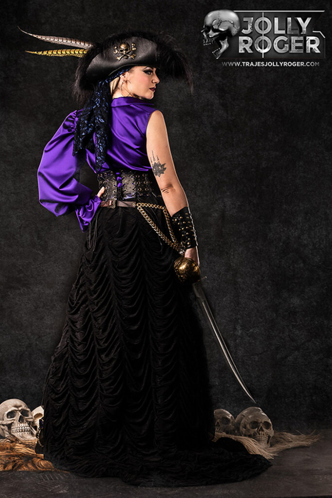 berry | traje de pirata mujer en alquiler para fiestas de moros y cristianos | trajes jolly roger | petrer