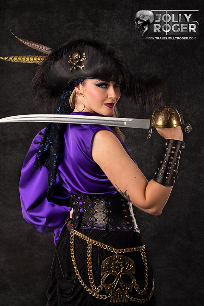 berry | traje de pirata mujer en alquiler para fiestas de moros y cristianos | trajes jolly roger | petrer