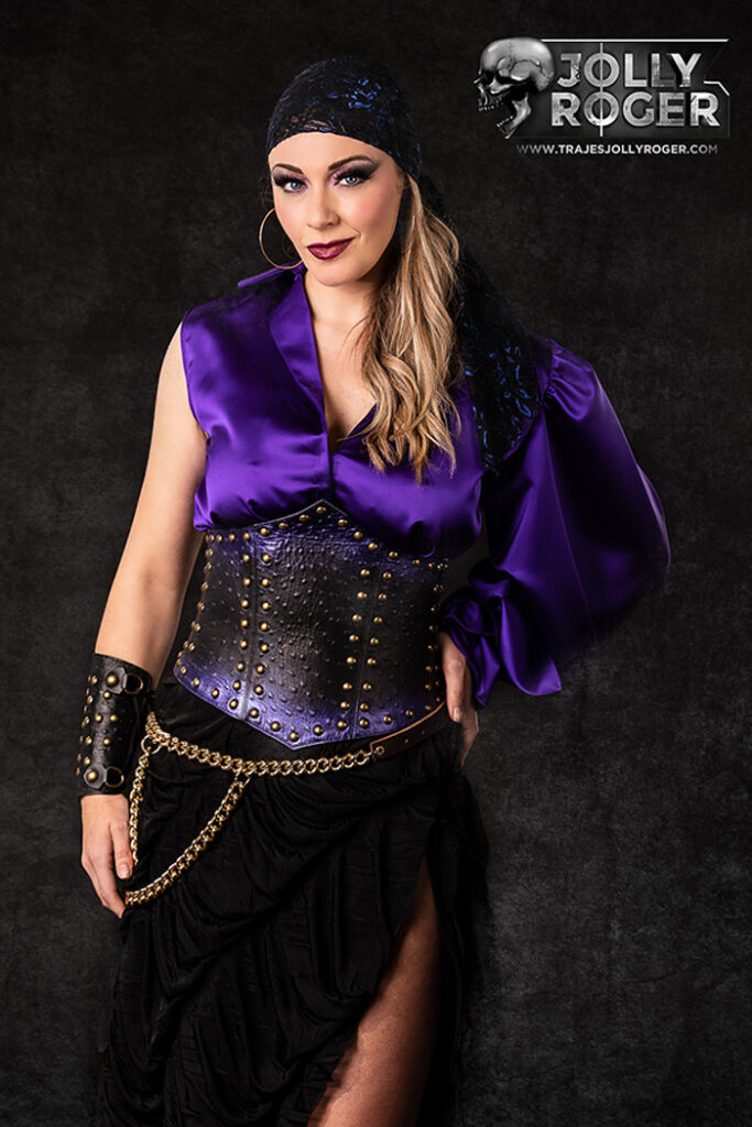 berry | traje de pirata mujer en alquiler para fiestas de moros y cristianos | trajes jolly roger | petrer