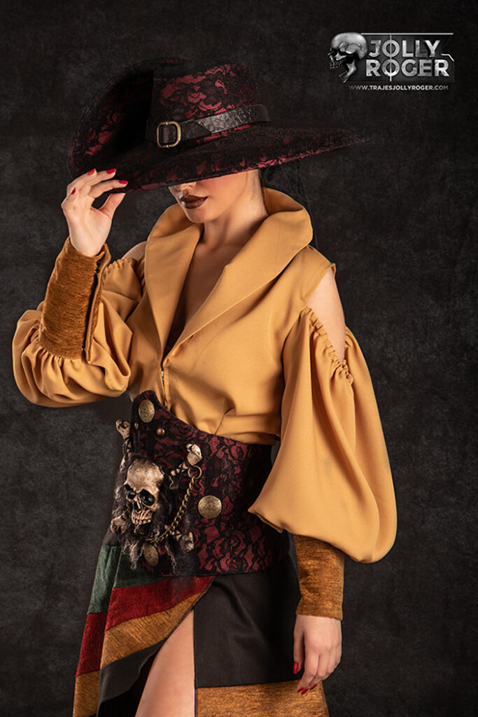 rusla | traje de pirata para mujer en alquiler para fiestas de moros y cristianos | trajes jolly roger | petrer