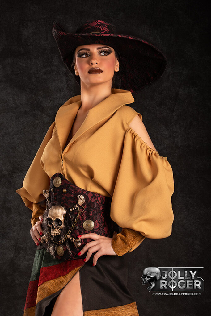 rusla | traje de pirata para mujer en alquiler para fiestas de moros y cristianos | trajes jolly roger | petrer