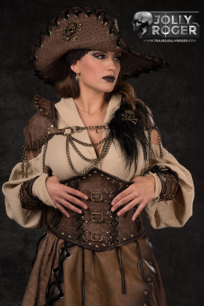 ula | traje de pirata para mujer en alquiler para fiestas de moros y cristianos | trajes jolly roger | petrer