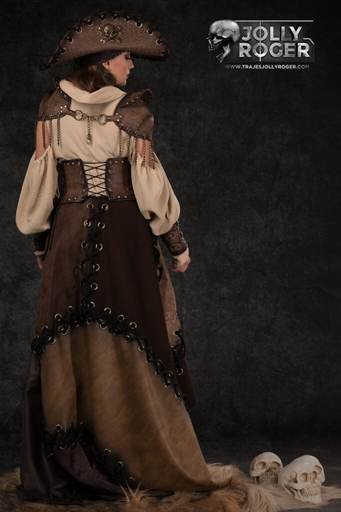 ula | traje de pirata para mujer en alquiler para fiestas de moros y cristianos | trajes jolly roger | petrer