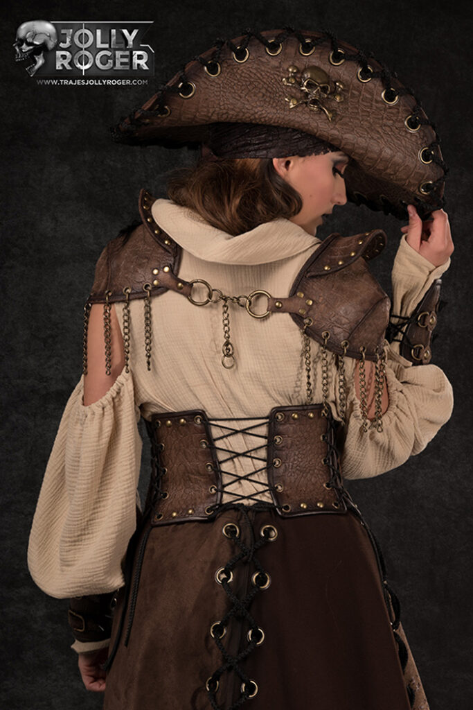 ula | traje de pirata para mujer en alquiler para fiestas de moros y cristianos | trajes jolly roger | petrer