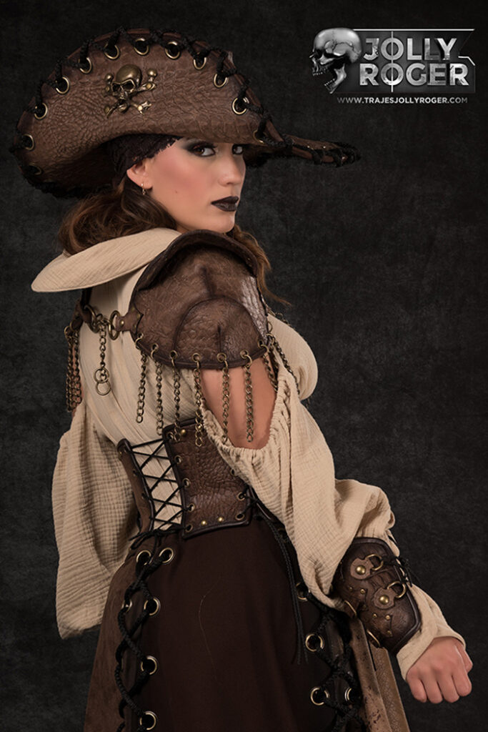 ula | traje de pirata para mujer en alquiler para fiestas de moros y cristianos | trajes jolly roger | petrer