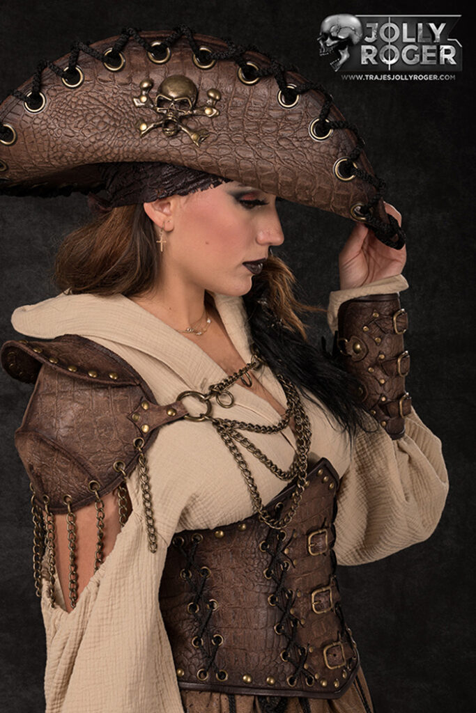 ula | traje de pirata para mujer en alquiler para fiestas de moros y cristianos | trajes jolly roger | petrer