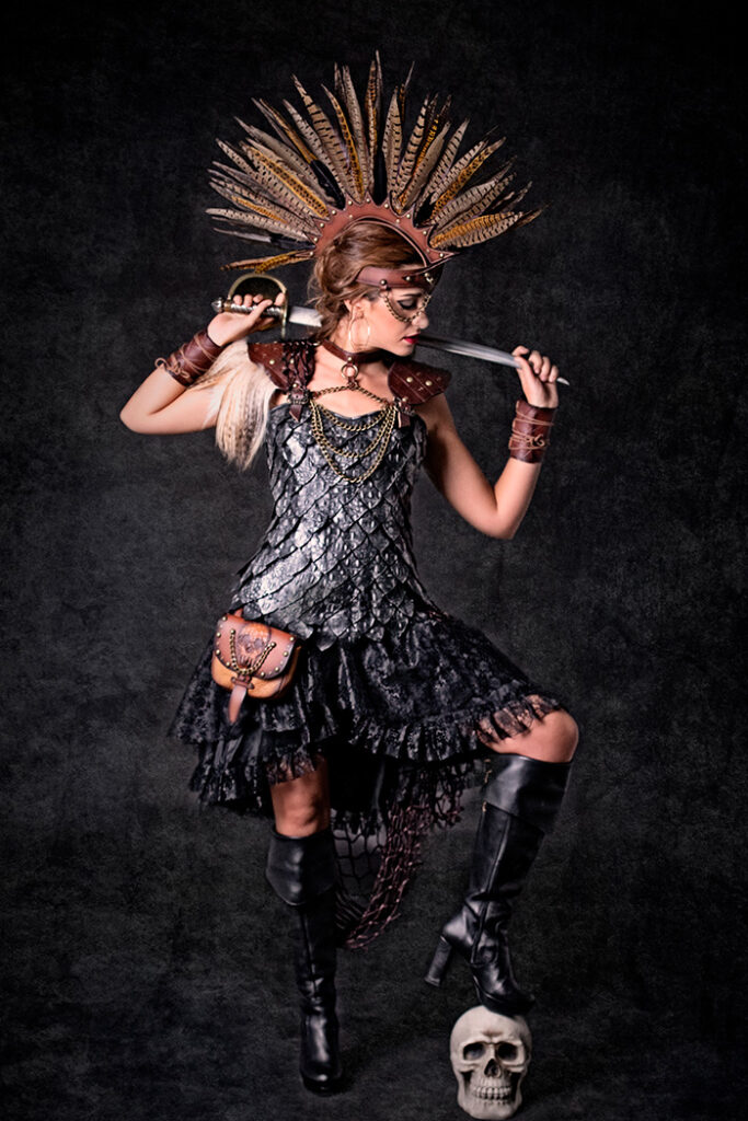 valkiria | traje de pirata para mujer en alquiler para fiestas de moros y cristianos | trajes jolly roger | petrer