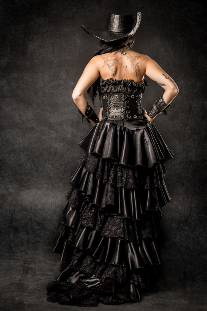 victoria | traje de pirata para mujer en alquiler para fiestas de moros y cristianos | trajes jolly roger | petrer