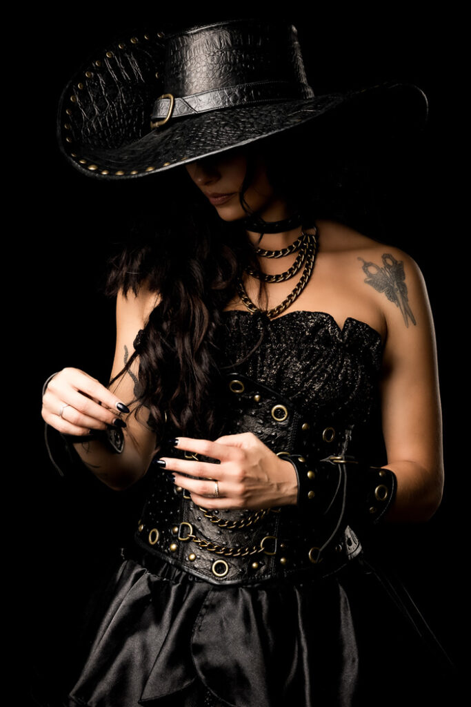 victoria | traje de pirata para mujer en alquiler para fiestas de moros y cristianos | trajes jolly roger | petrer