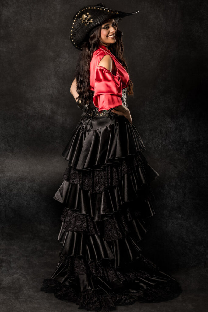 victoria | traje de pirata para mujer en alquiler para fiestas de moros y cristianos | trajes jolly roger | petrer
