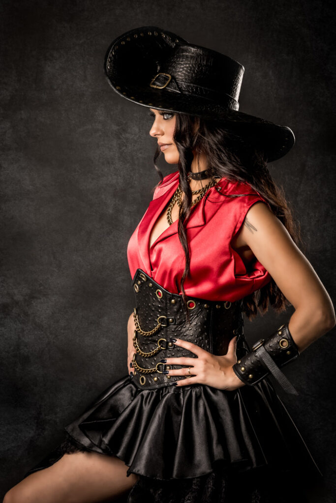 victoria | traje de pirata para mujer en alquiler para fiestas de moros y cristianos | trajes jolly roger | petrer