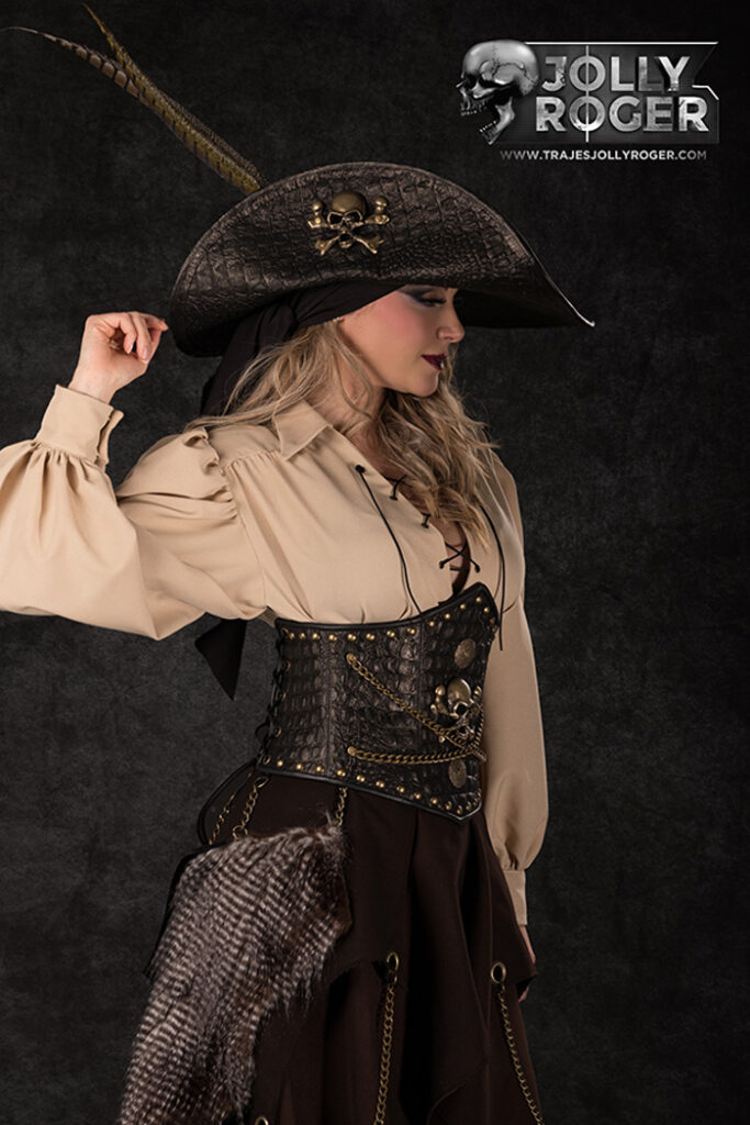 willian | traje de pirata para mujer en alquiler para fiestas de moros y cristianos | trajes jolly roger | petrer