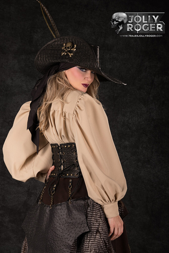 willian | traje de pirata para mujer en alquiler para fiestas de moros y cristianos | trajes jolly roger | petrer